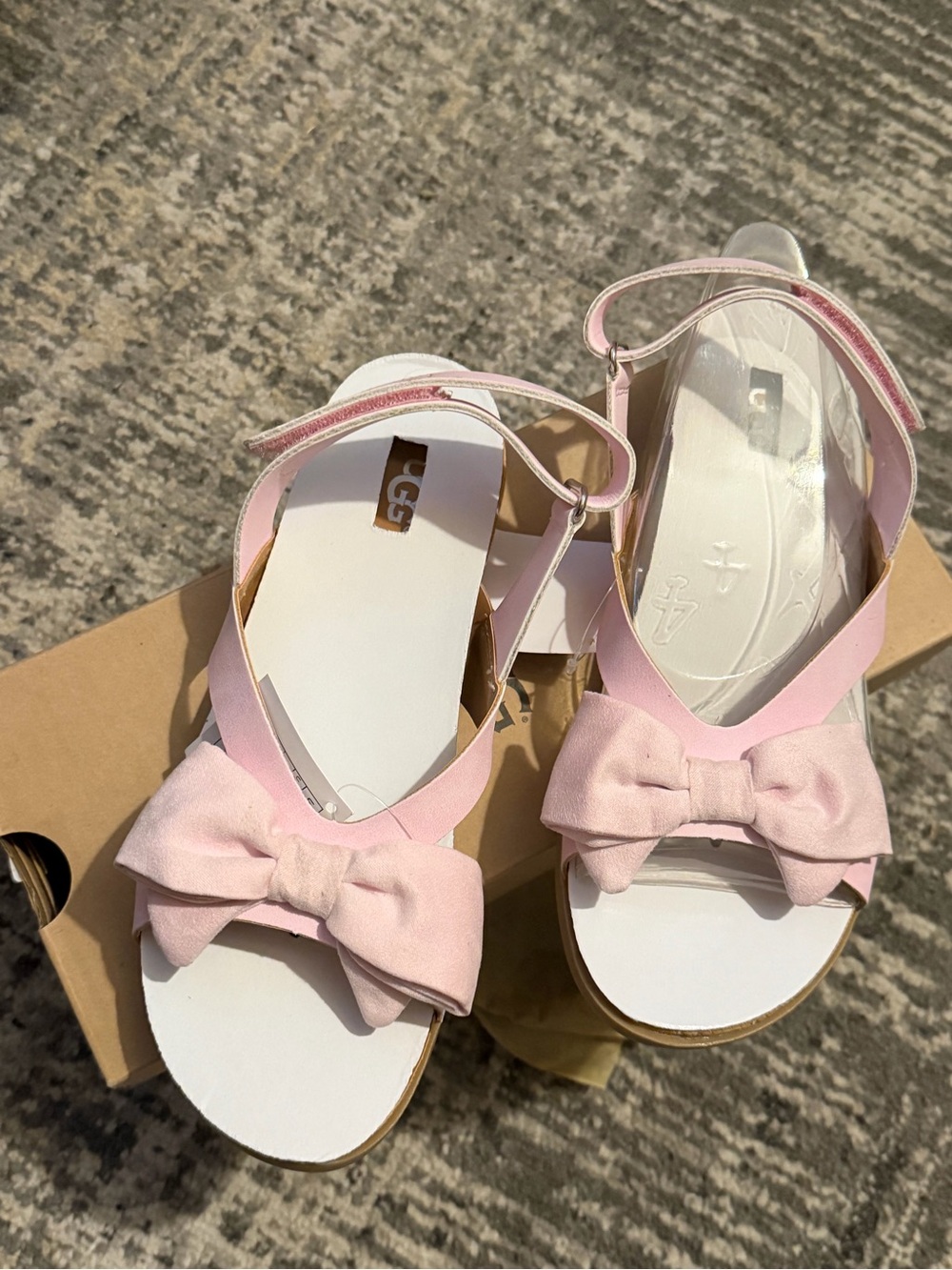 UGG Girls Pink Bow Accents Strappy Open Toe Sandals Hook & Loop US 4